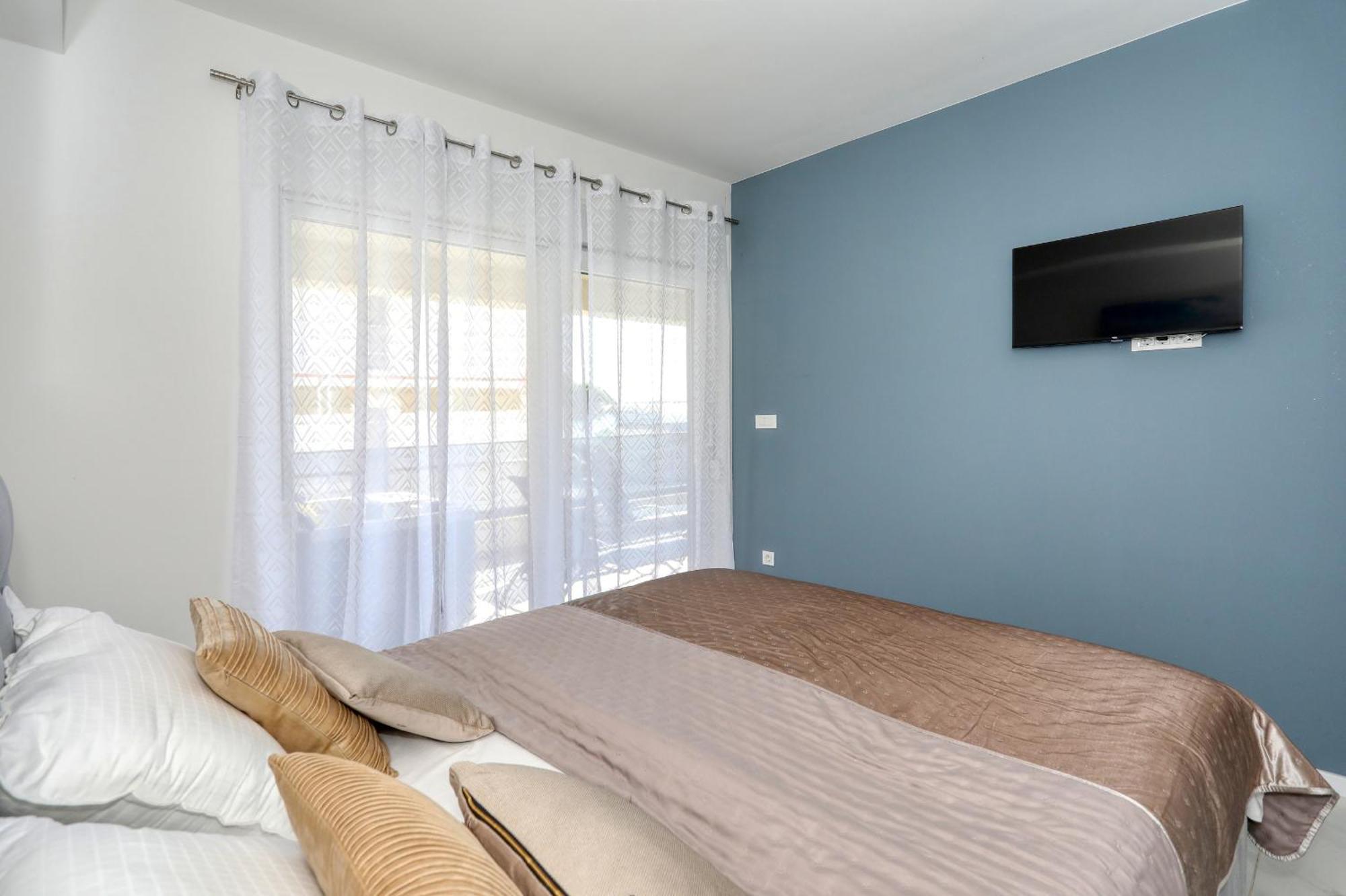 Apartment Relex With Pool & Jacuzzi Privlaka  Exterior photo